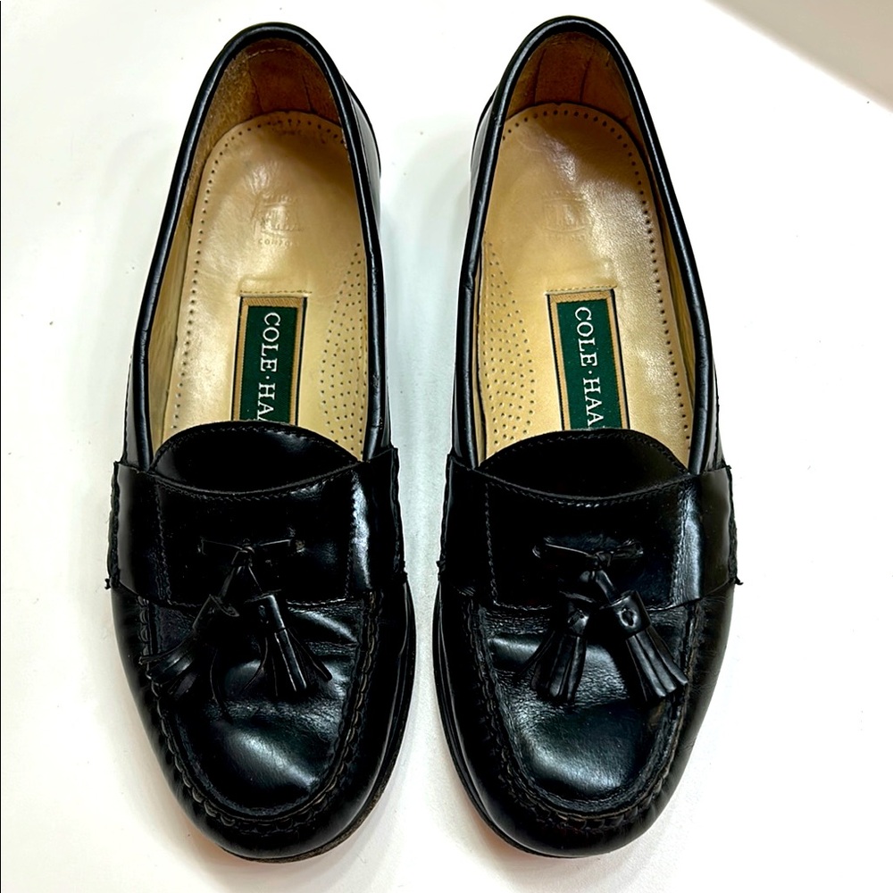 Classic Cole Haan tasseled black leather loafers, in excellent condition, size 9